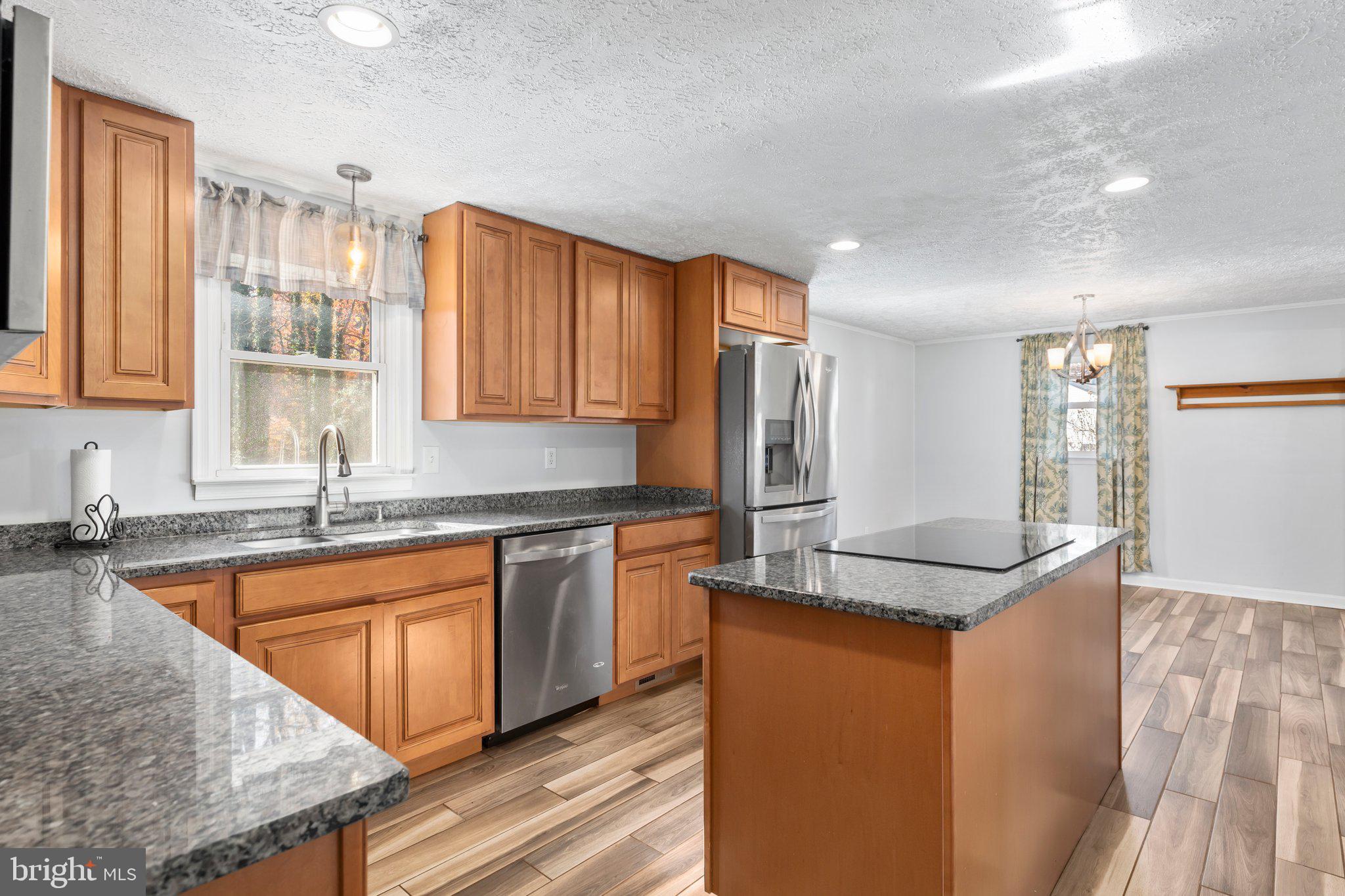 18 Hidden Lake Dr