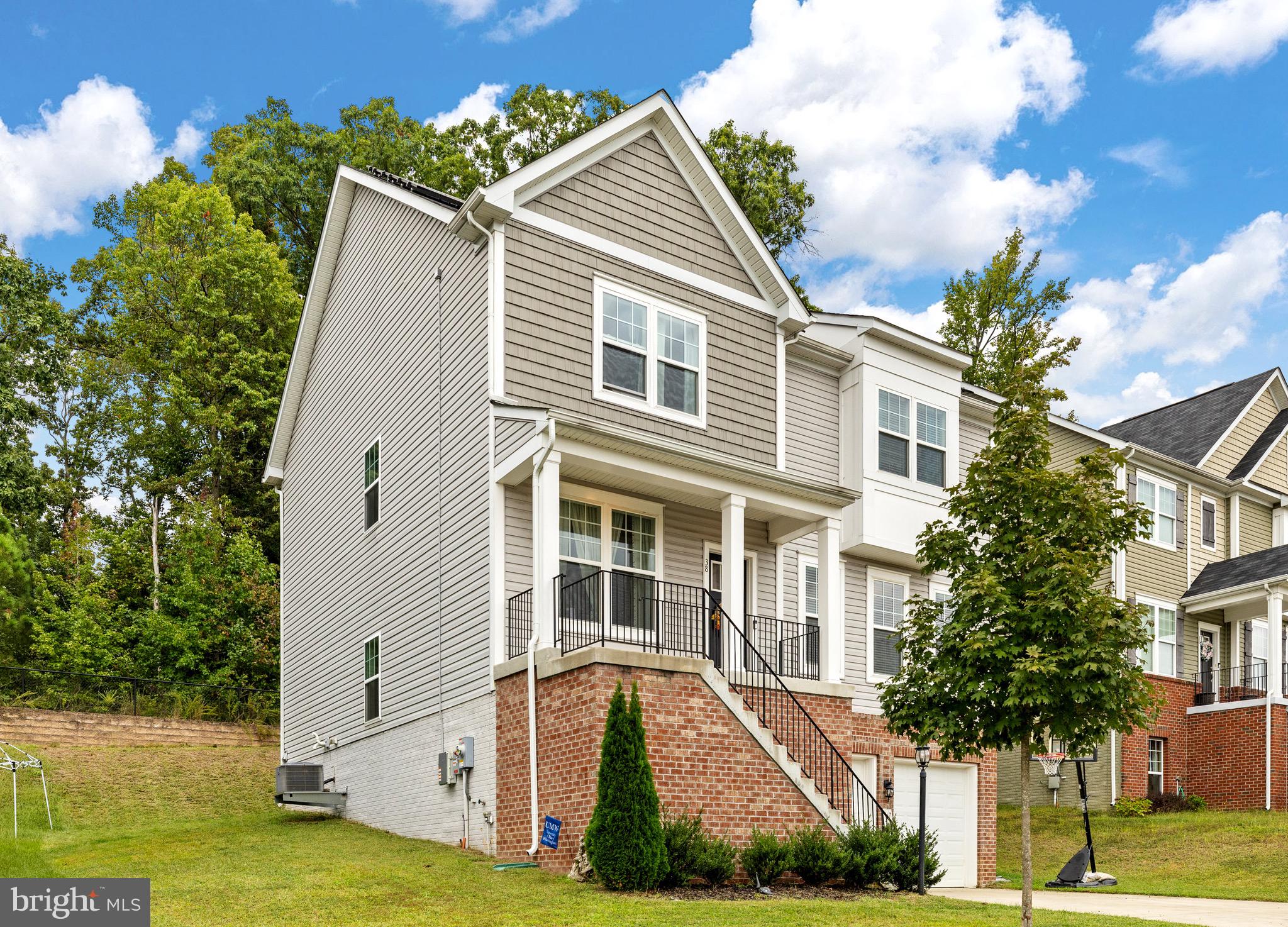 38 Clear Spring Ln