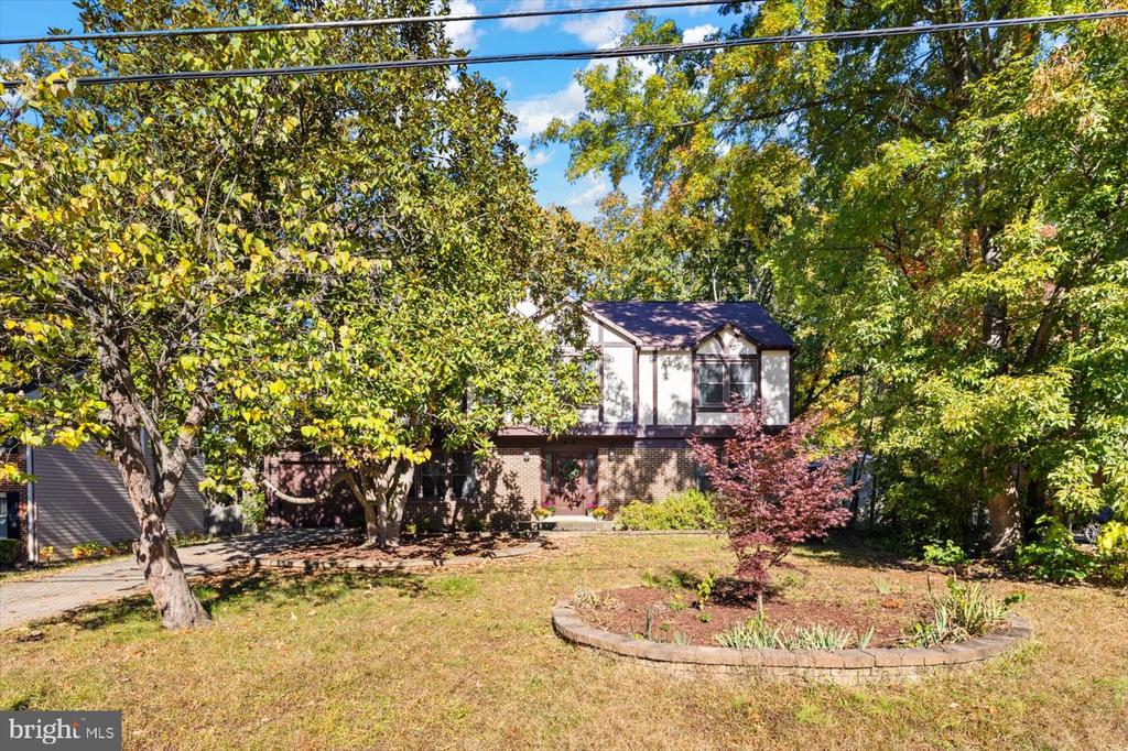 1038 Aquia Dr