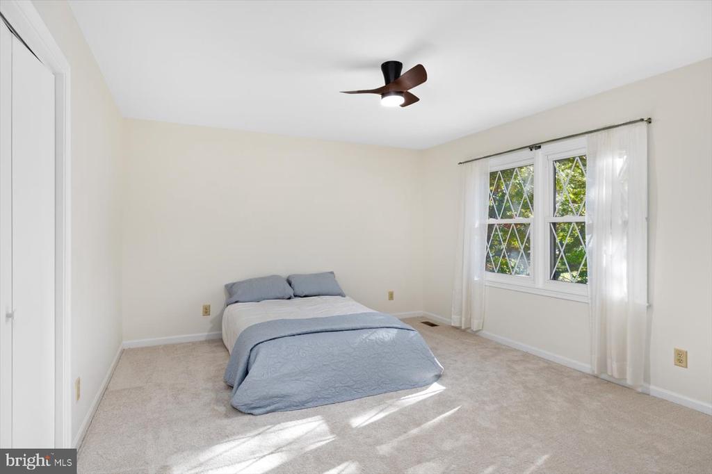 1038 Aquia Dr