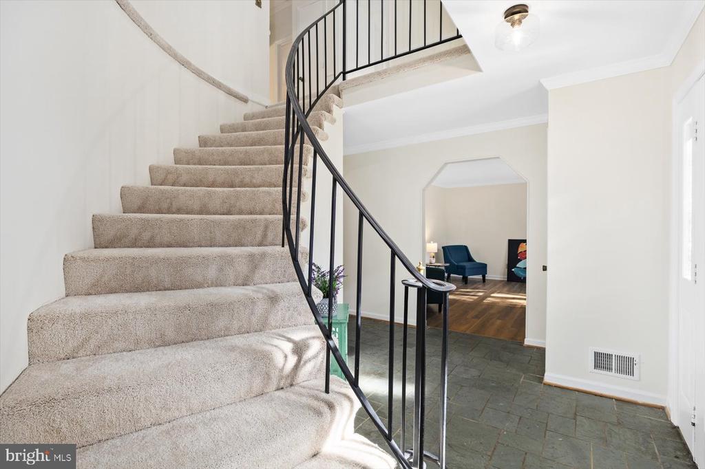 1038 Aquia Dr