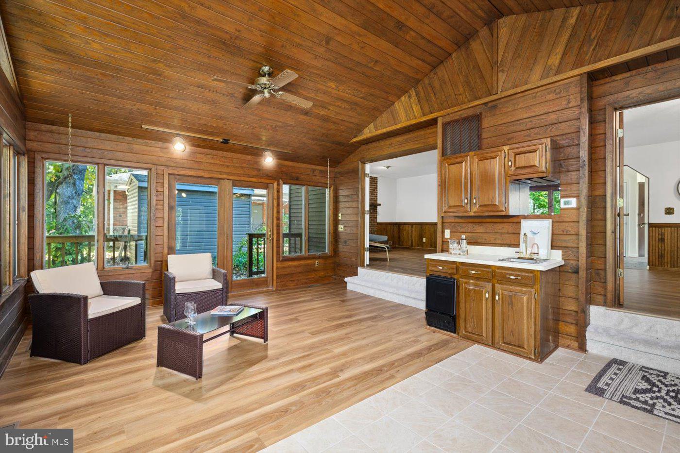 1038 Aquia Dr