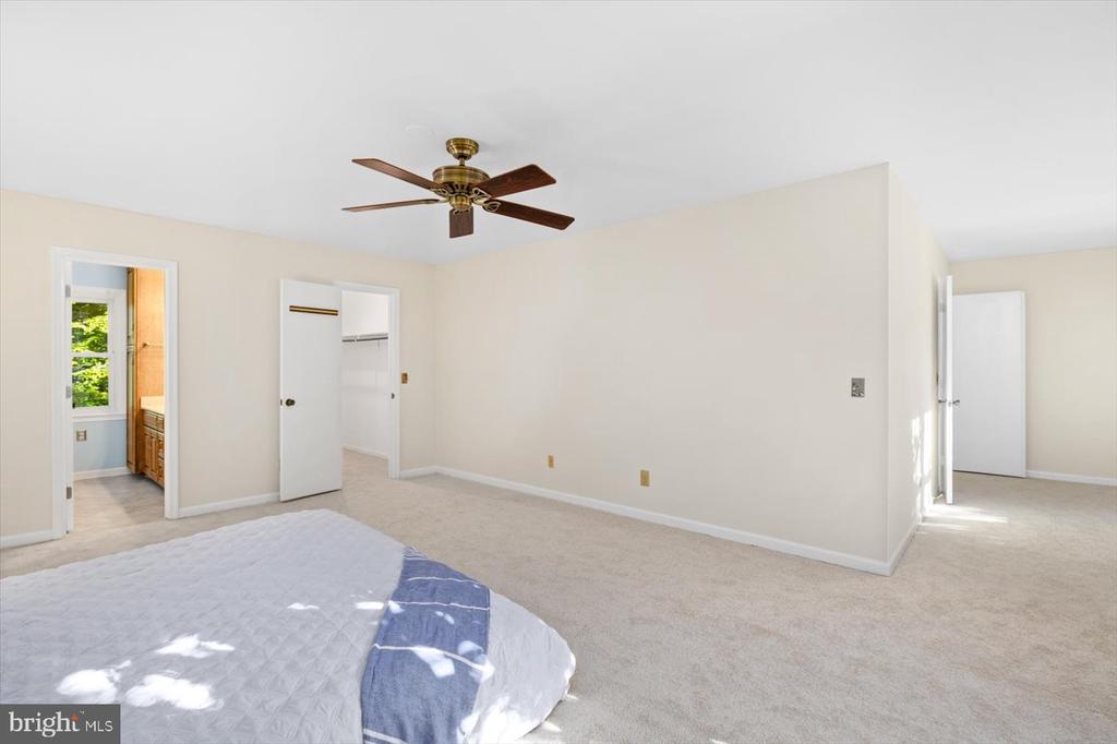 1038 Aquia Dr