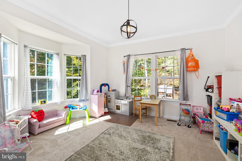 90 Herdmont Dr