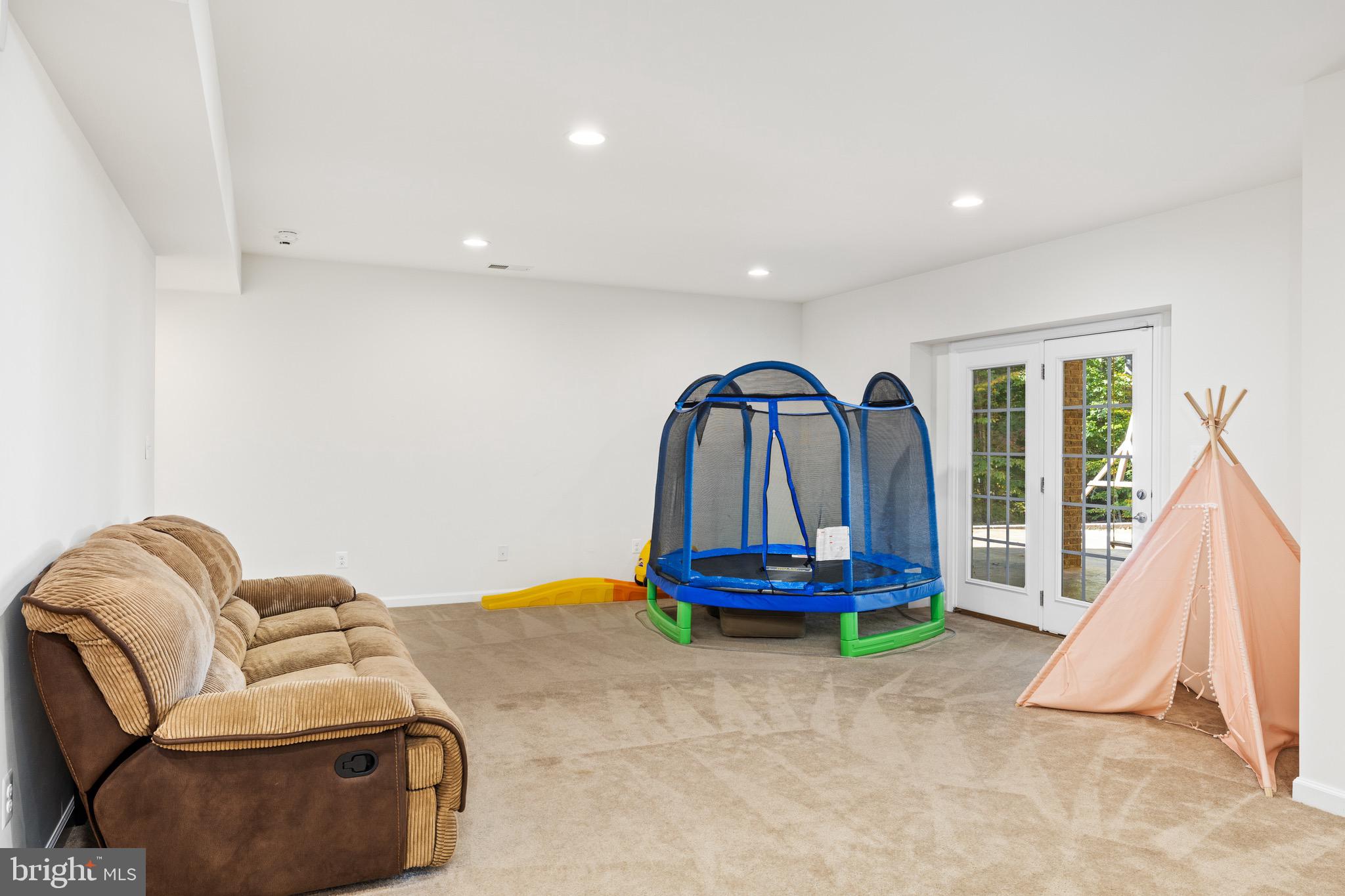 90 Herdmont Dr