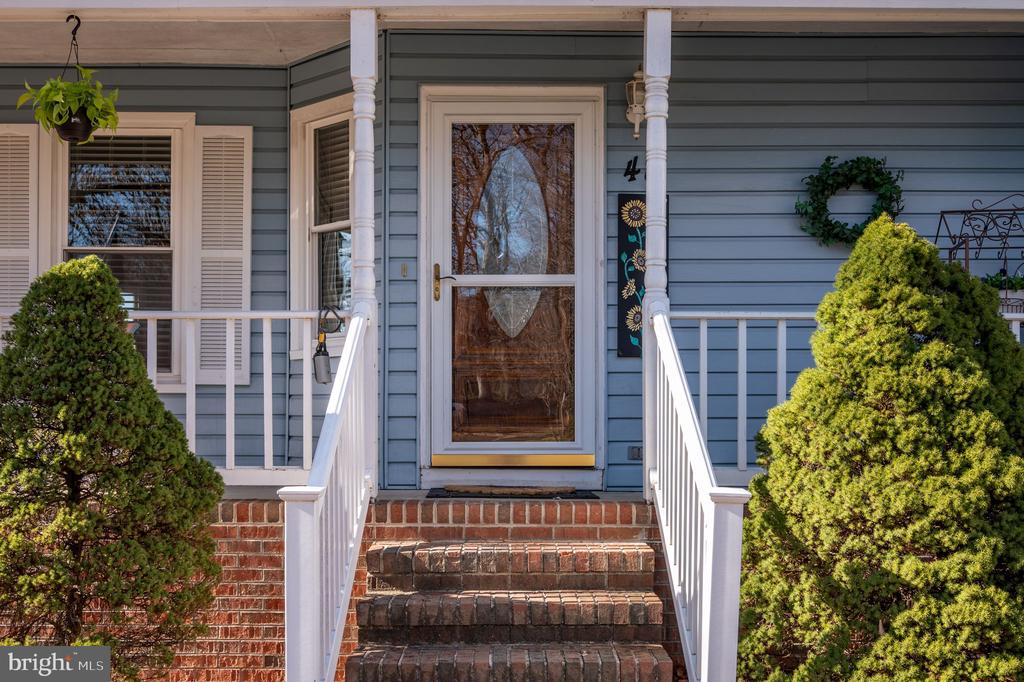 48 Cornwallis Dr