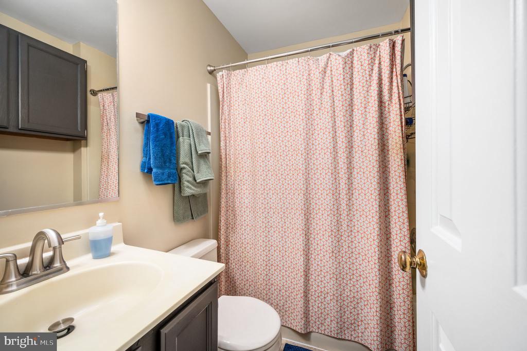 48 Cornwallis Dr