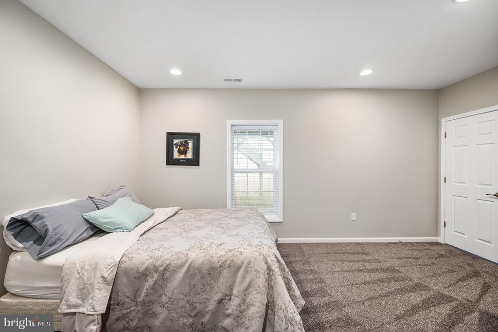 33 Darden Ct