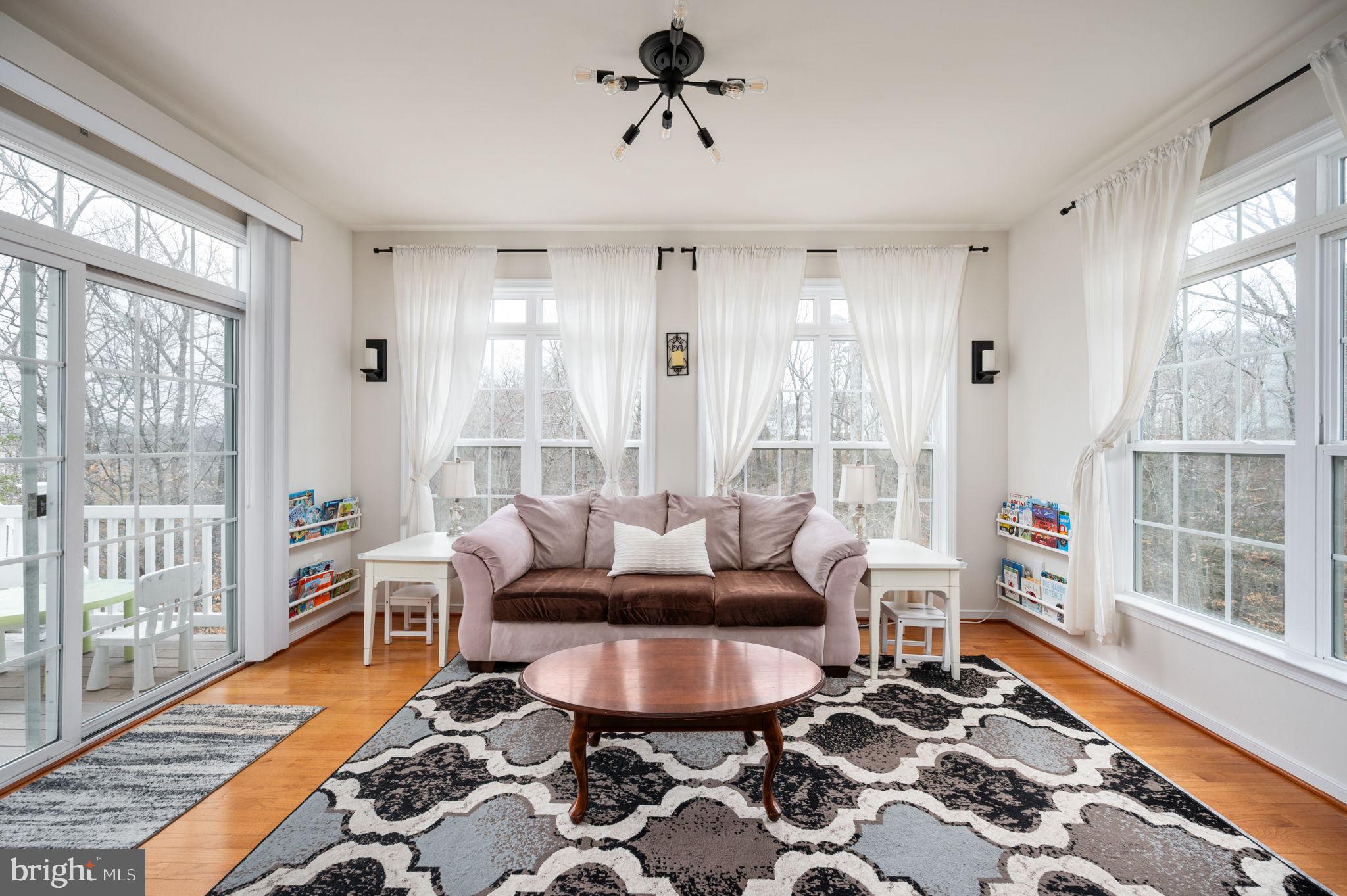33 Darden Ct
