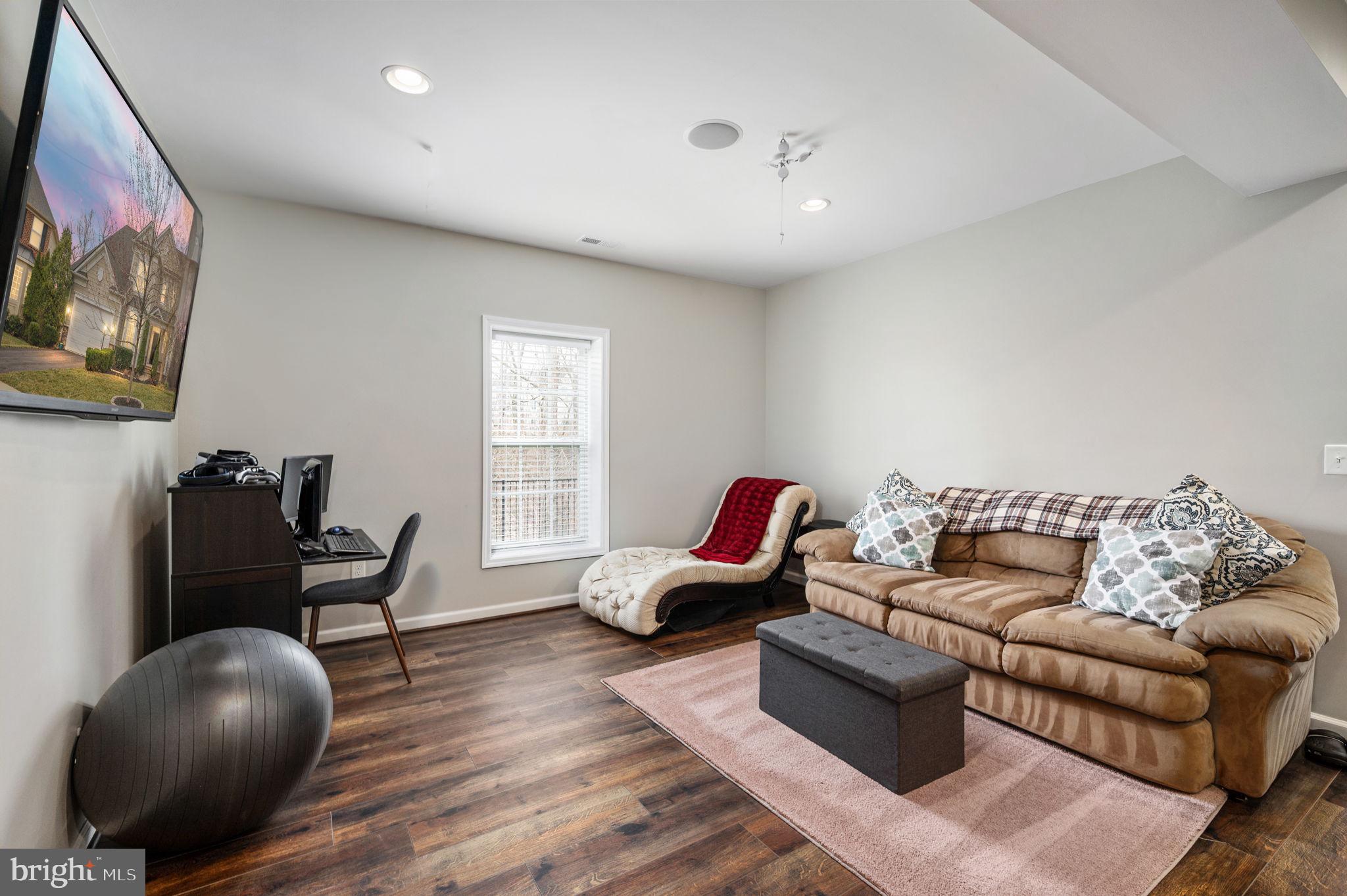 33 Darden Ct