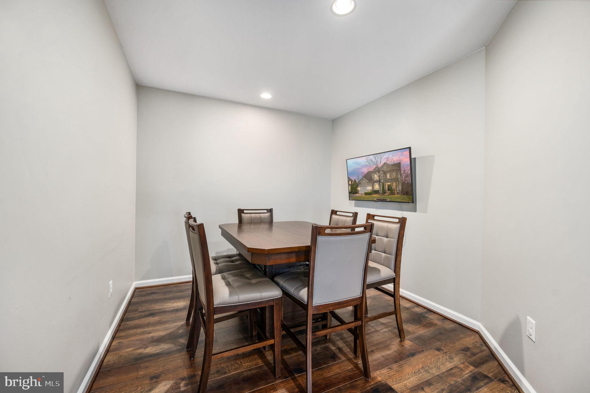33 Darden Ct