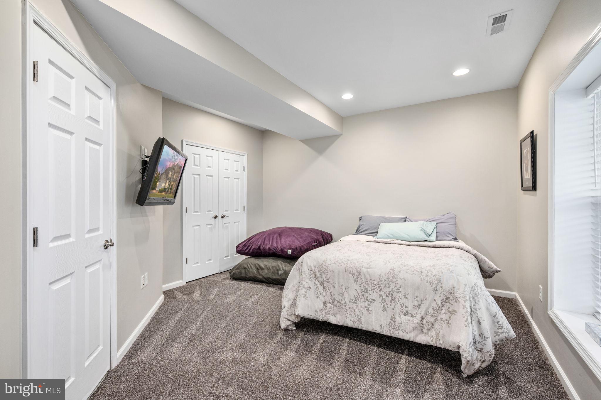 33 Darden Ct