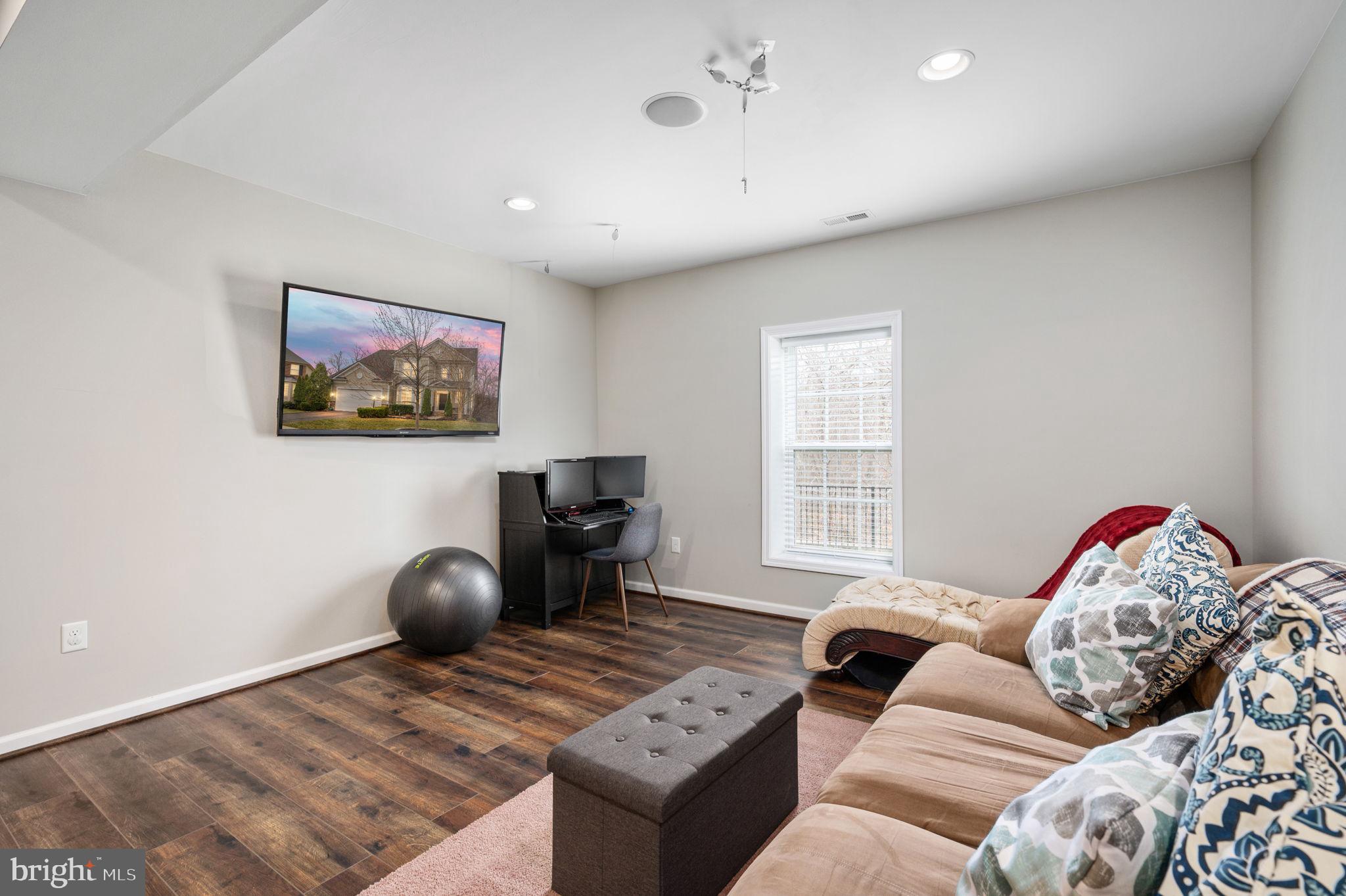 33 Darden Ct