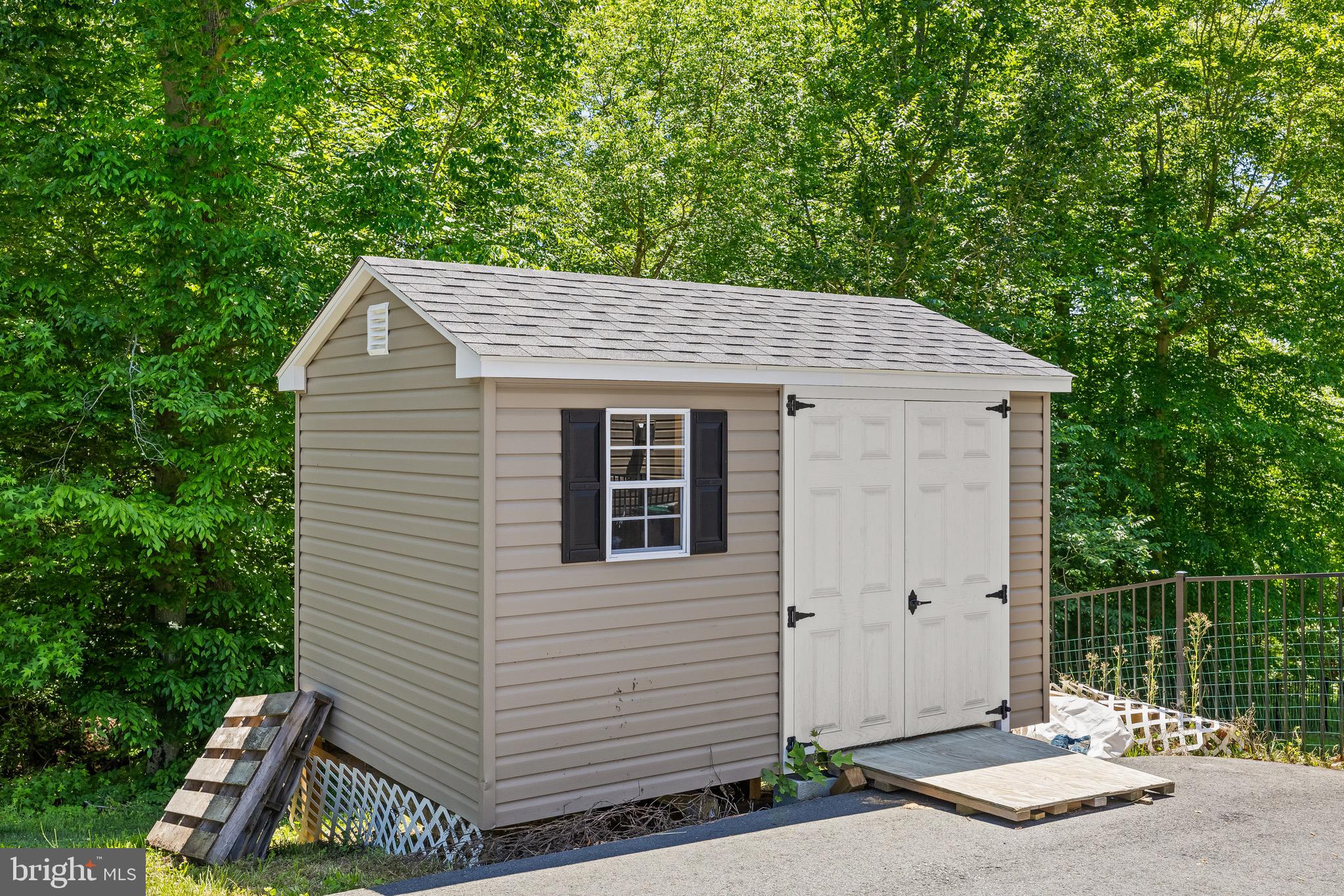 2225 CAMP GEARY LANE