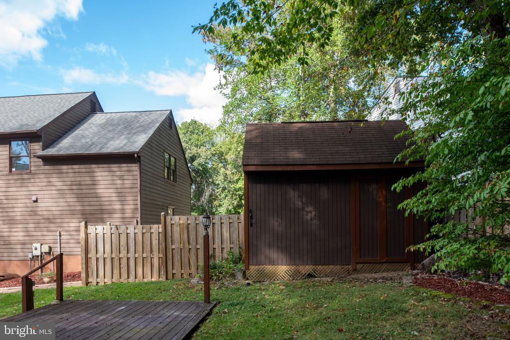 4 ENDICOTT LANE