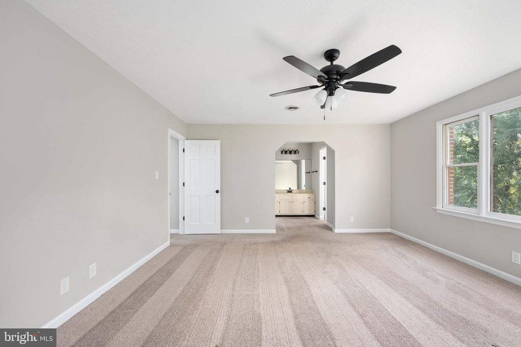 4 ENDICOTT LANE