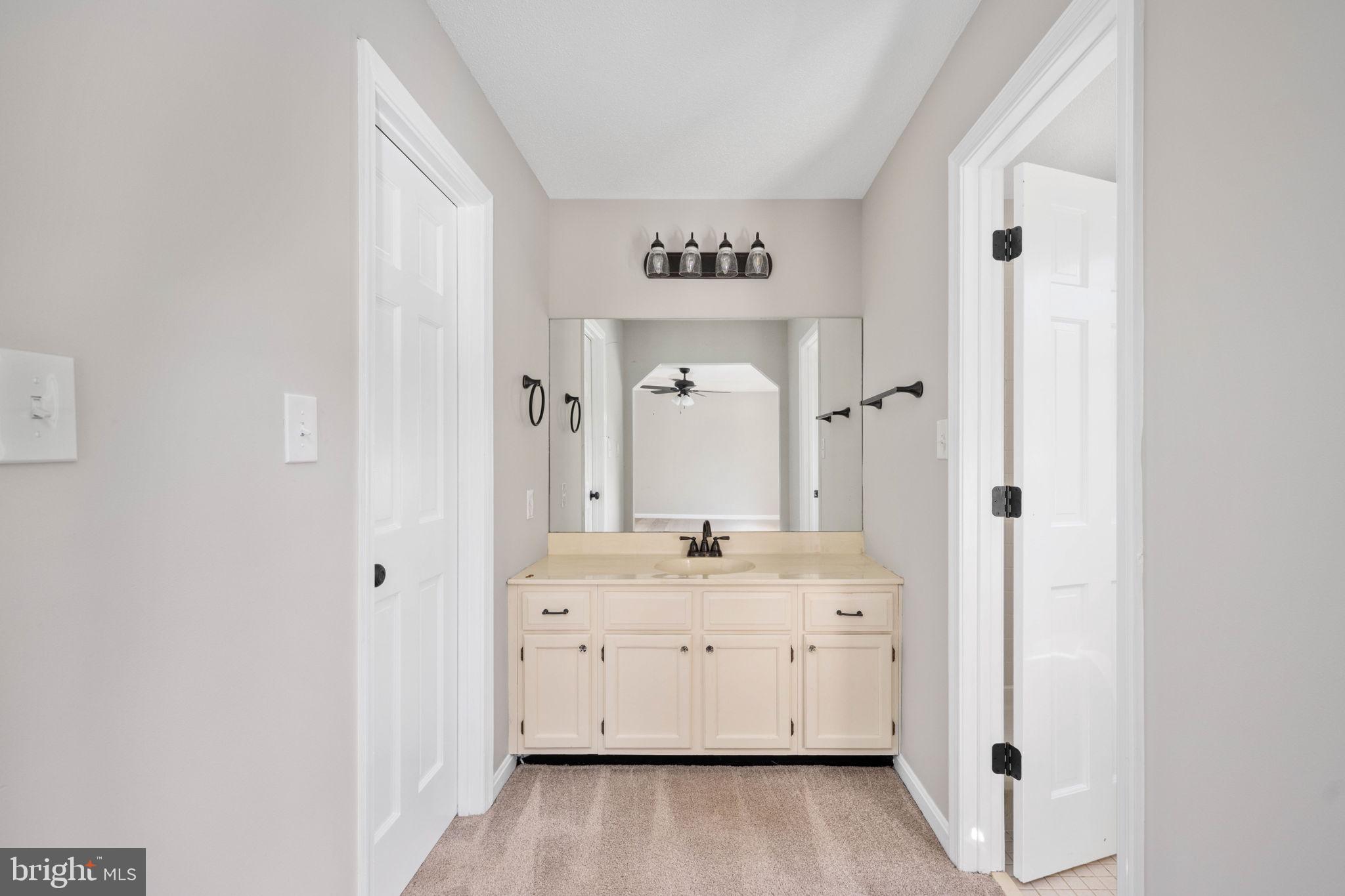 4 ENDICOTT LANE