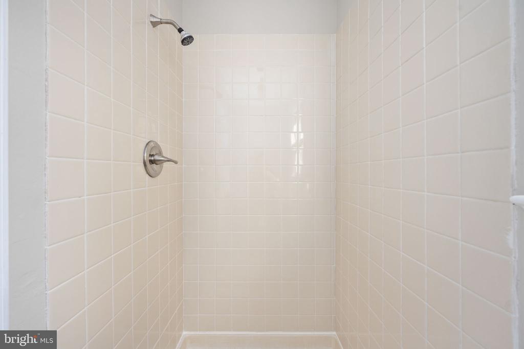 4 ENDICOTT LANE