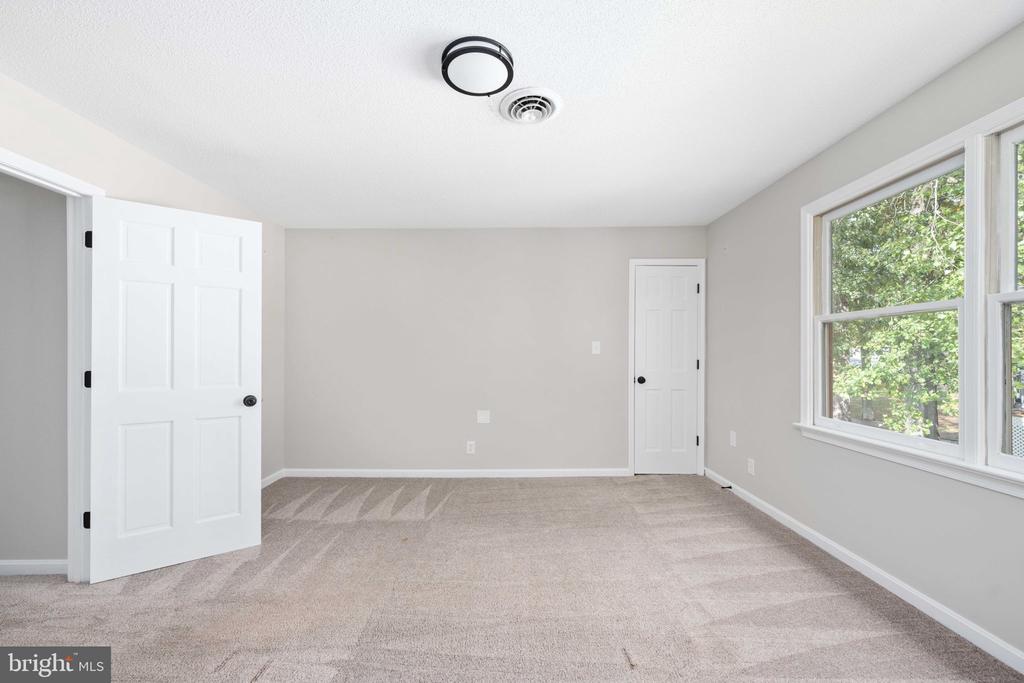 4 ENDICOTT LANE