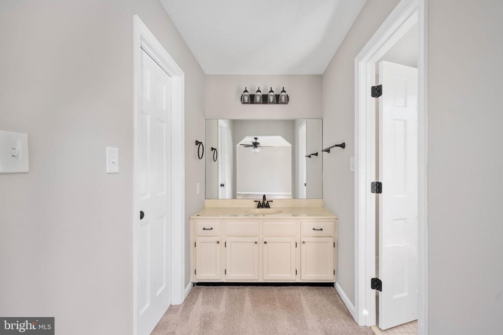 4 ENDICOTT LANE