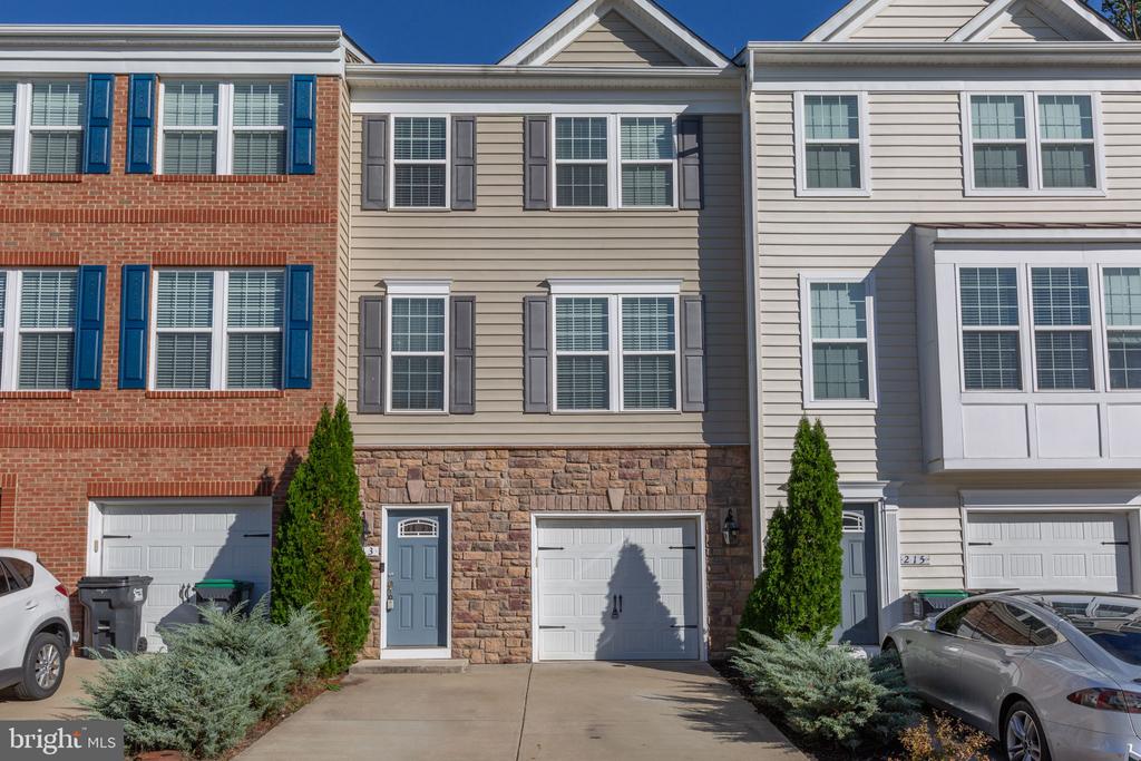 213 HIDDEN BROOK DRIVE