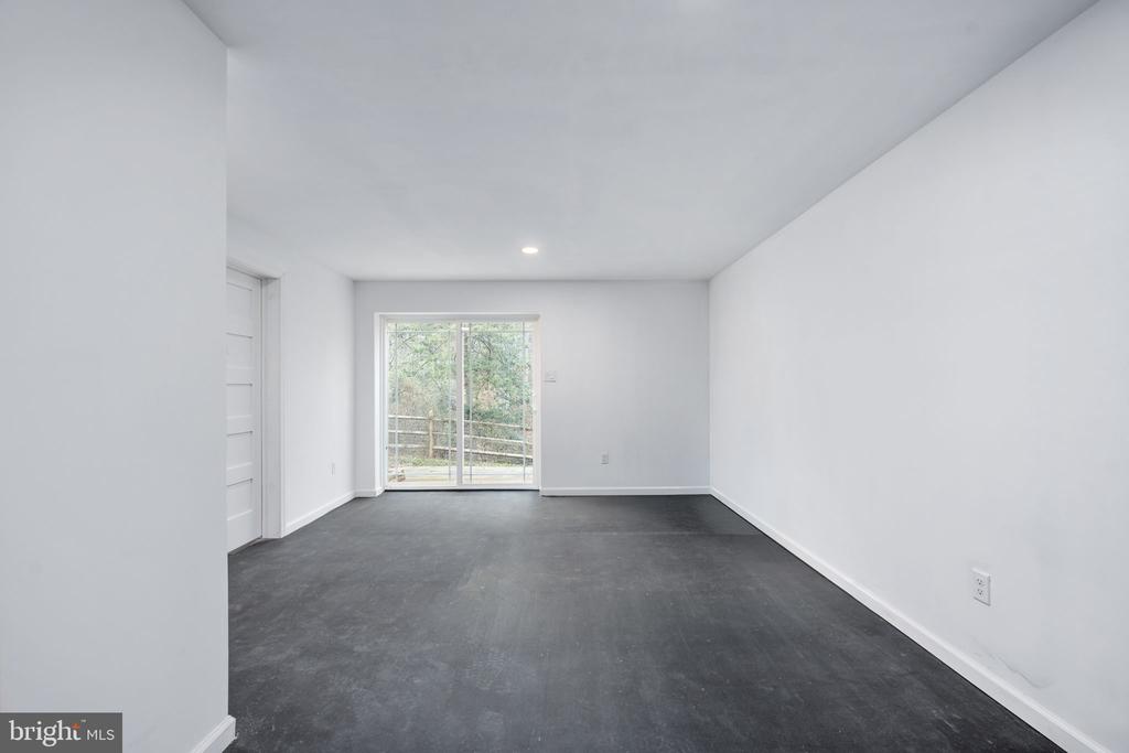 794 WHITE OAK ROAD