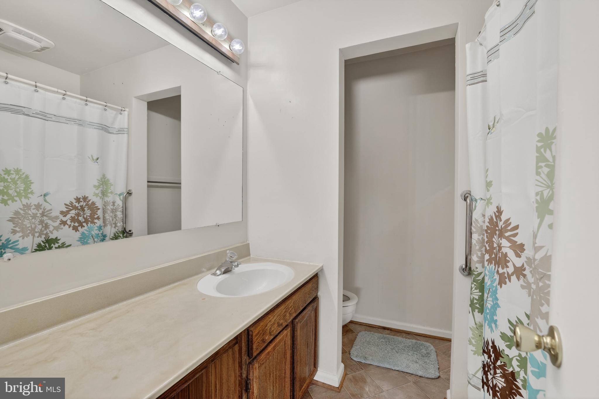 100 HERITAGE COMMONS DRIVE