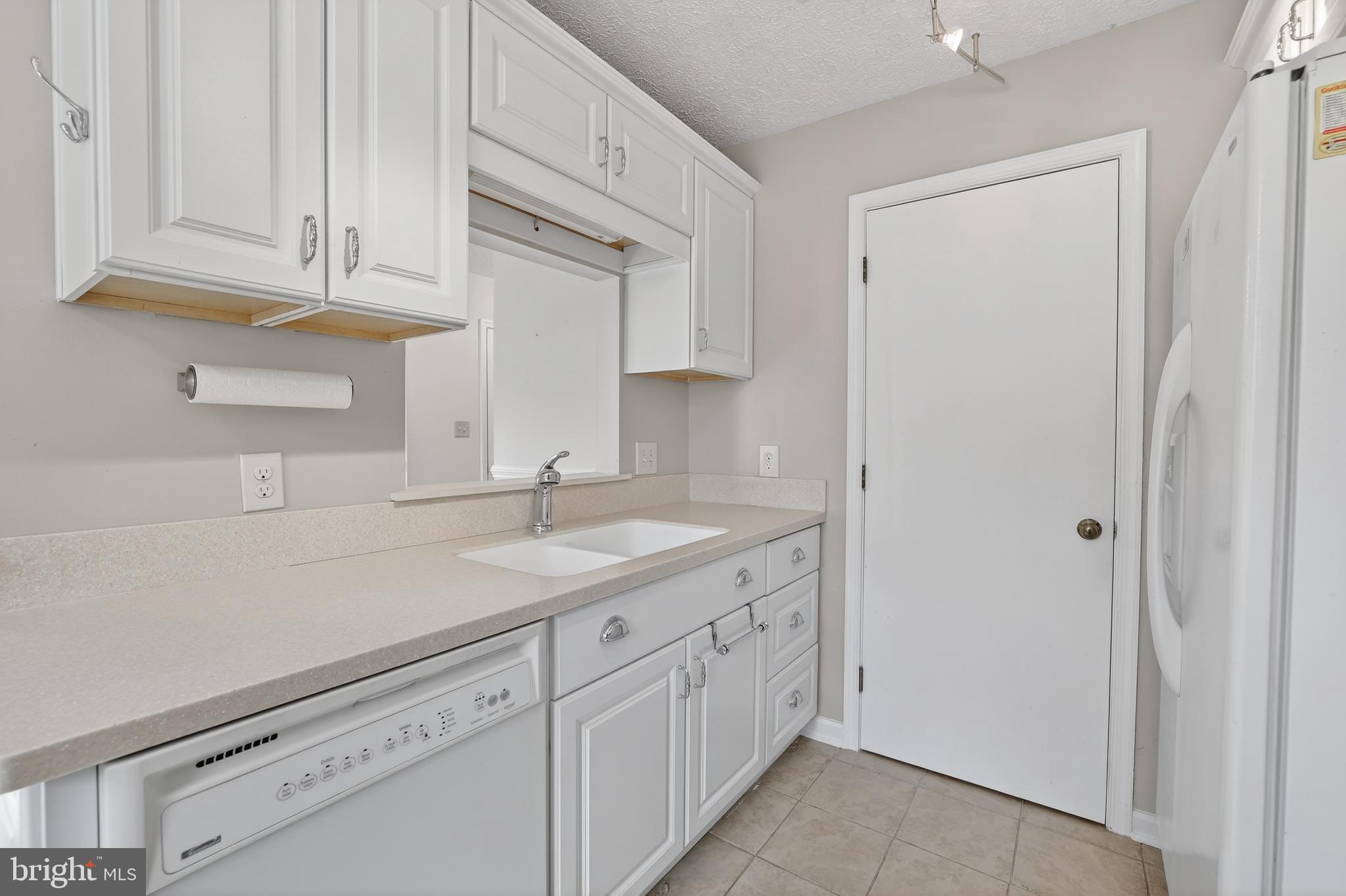 100 HERITAGE COMMONS DRIVE