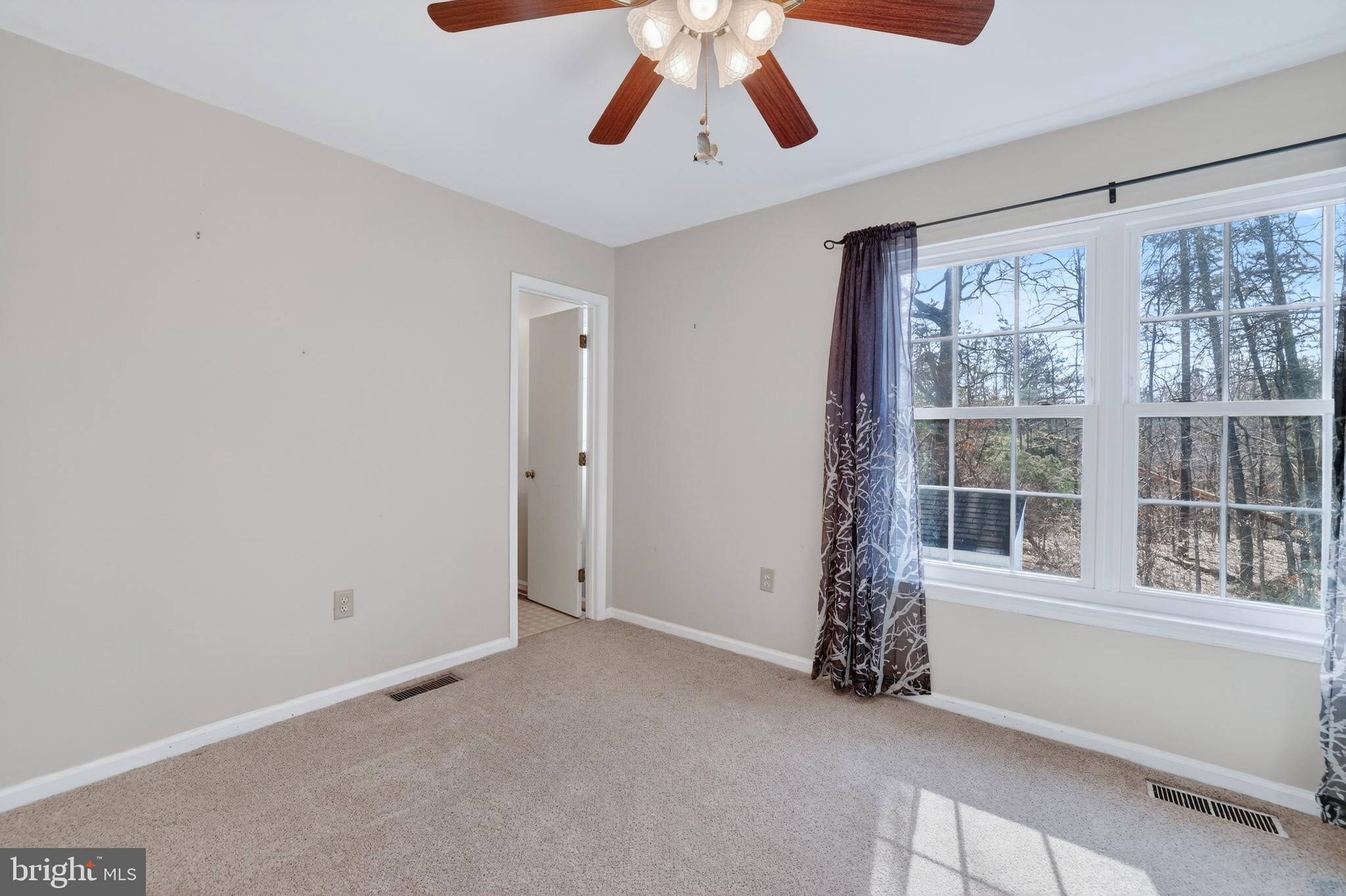 100 HERITAGE COMMONS DRIVE