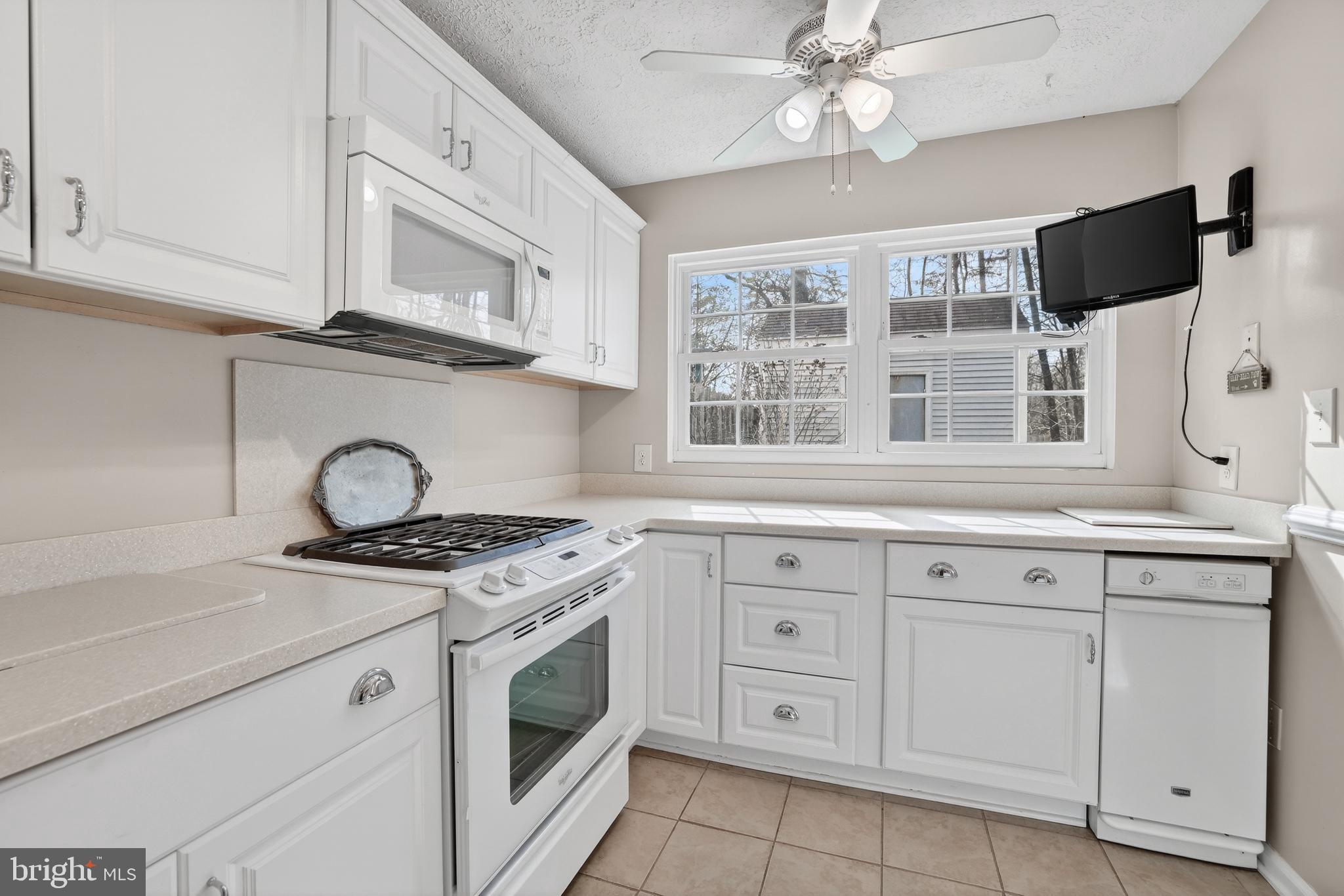 100 HERITAGE COMMONS DRIVE