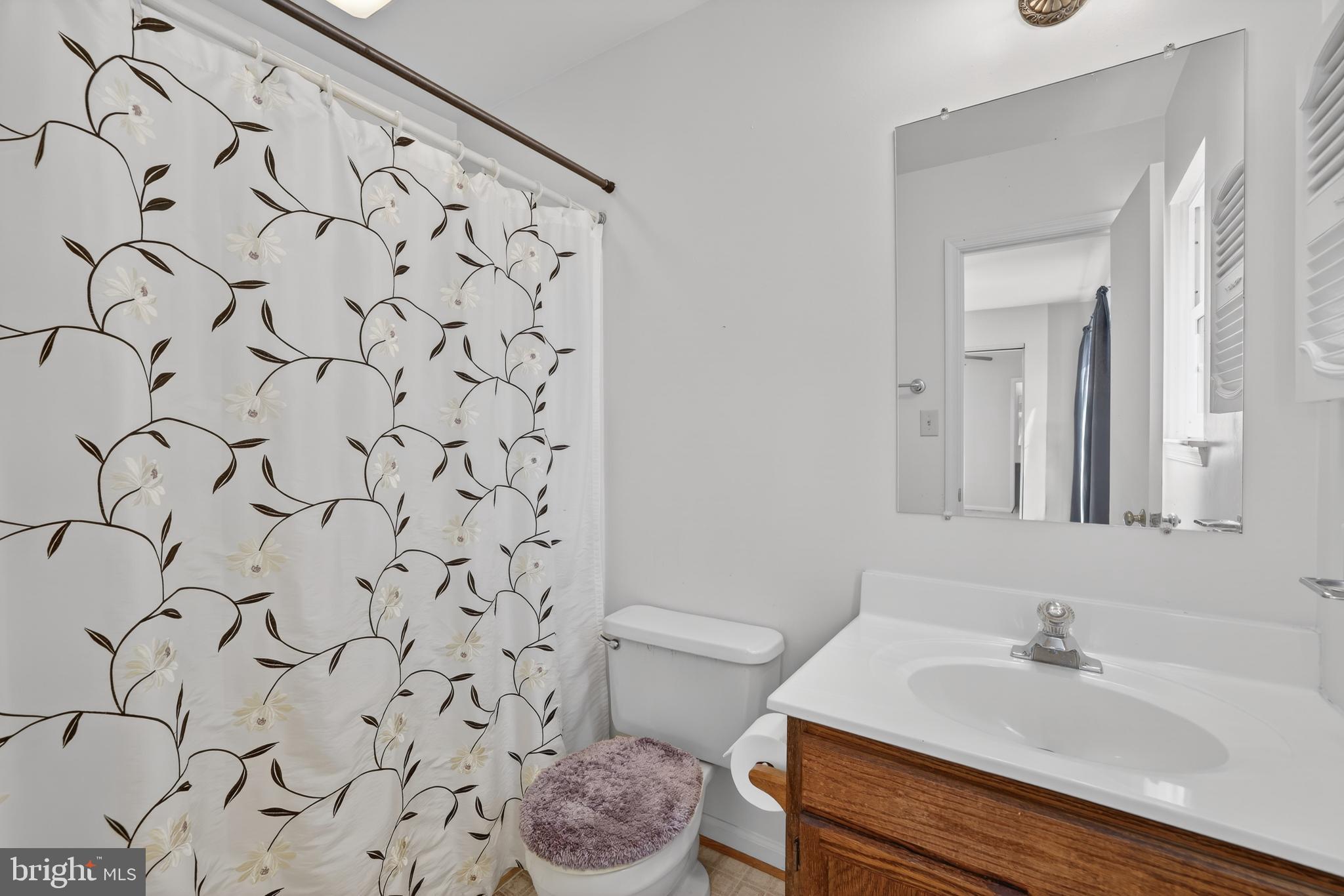 100 HERITAGE COMMONS DRIVE