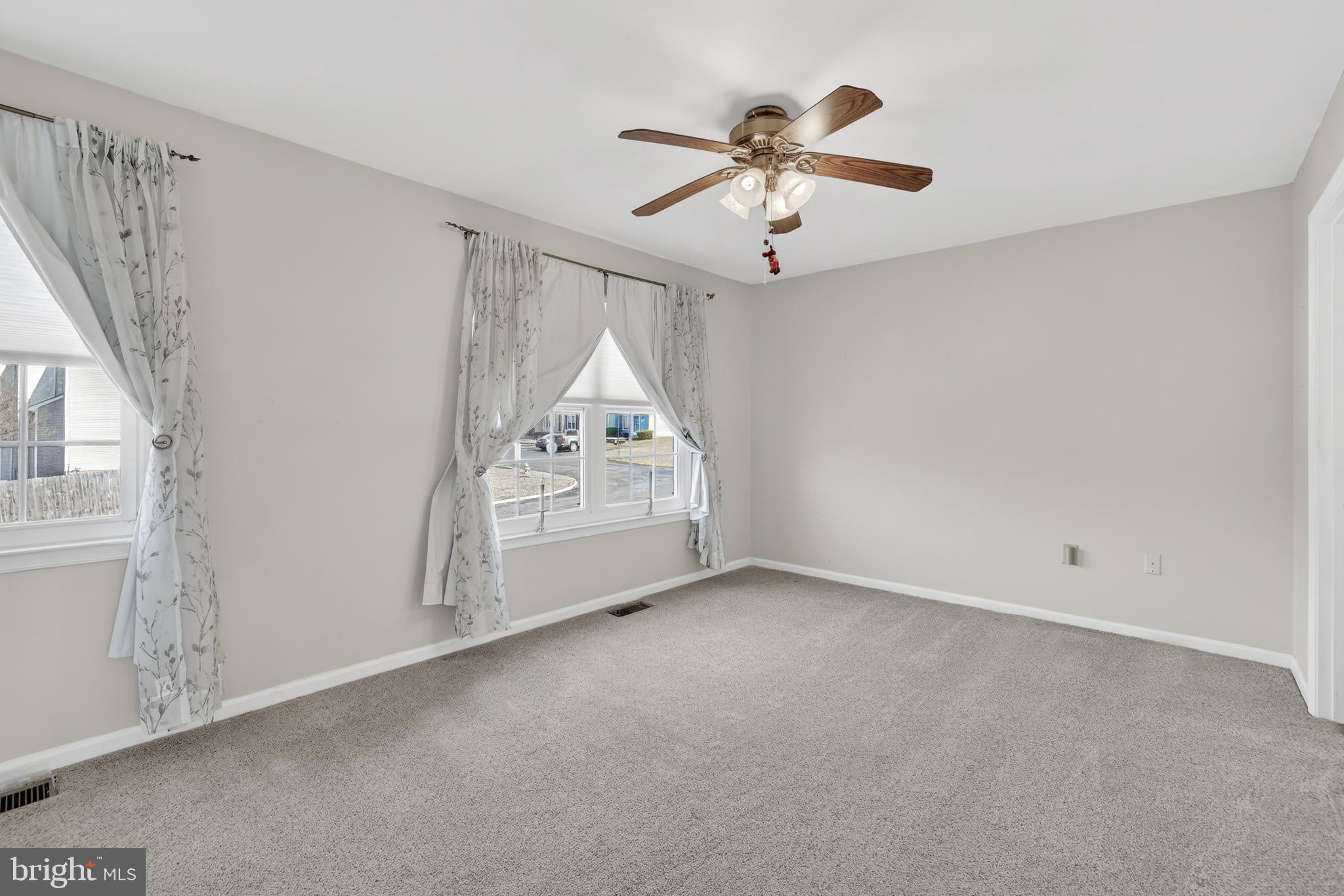 100 HERITAGE COMMONS DRIVE