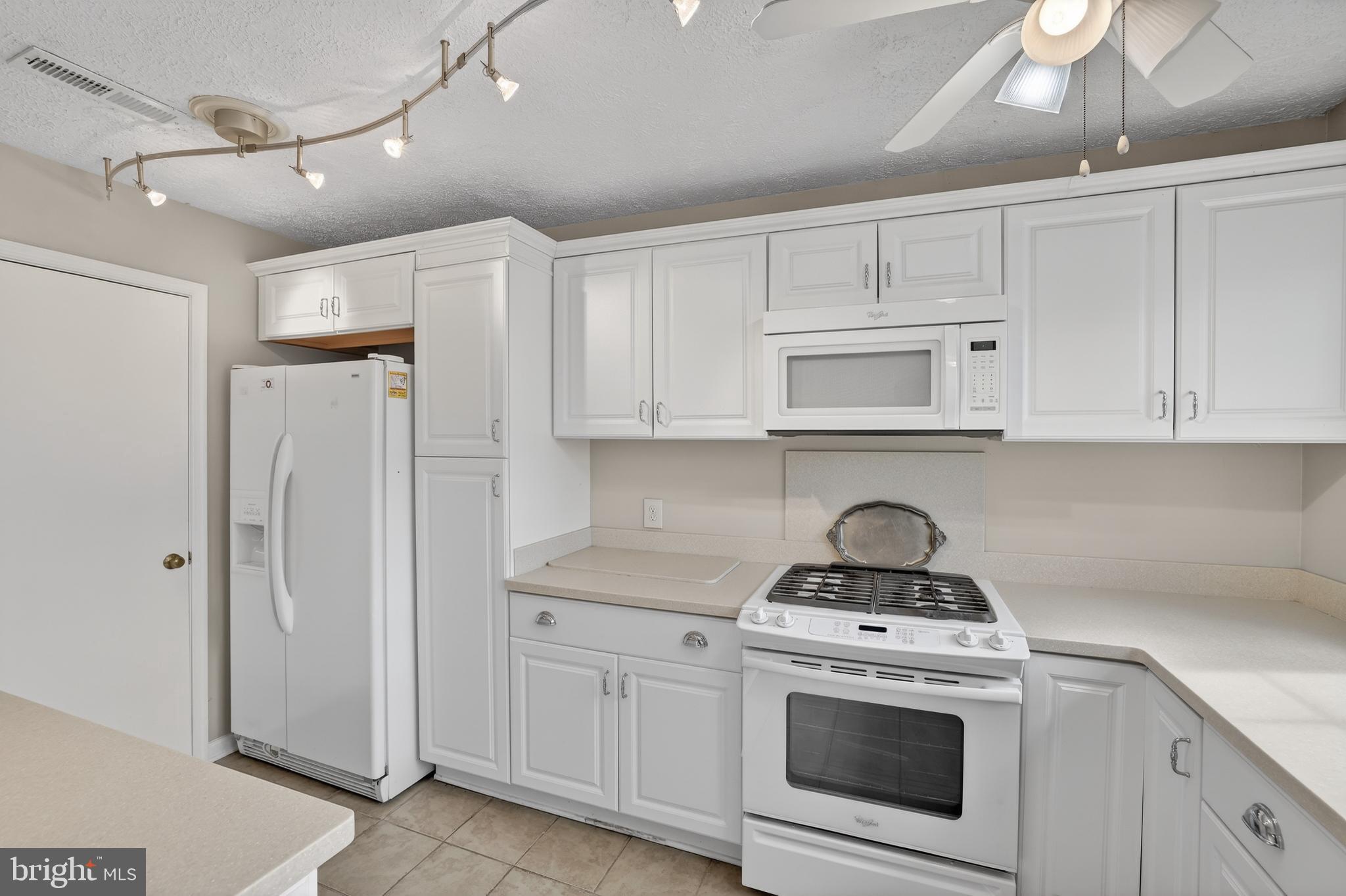 100 HERITAGE COMMONS DRIVE