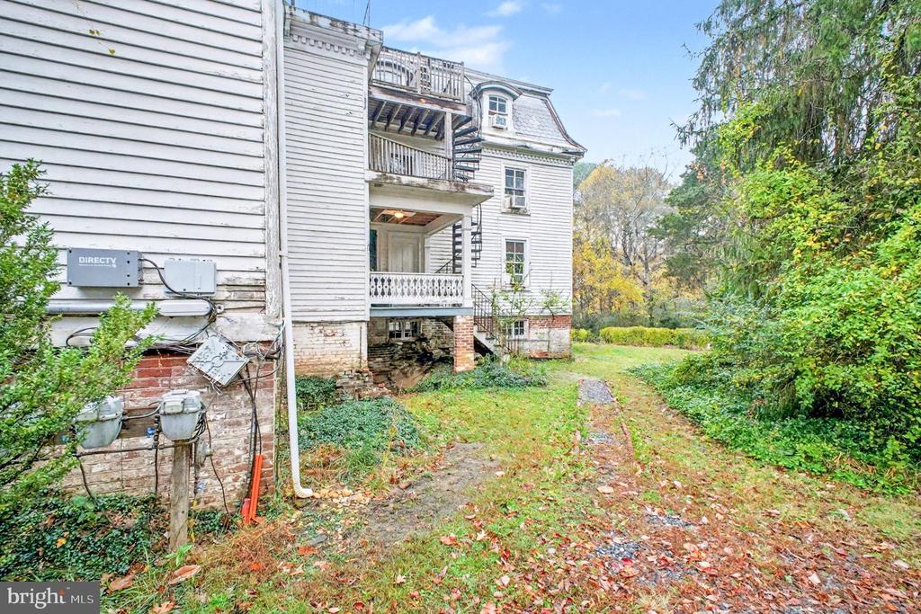 900 FICKLEN ROAD
