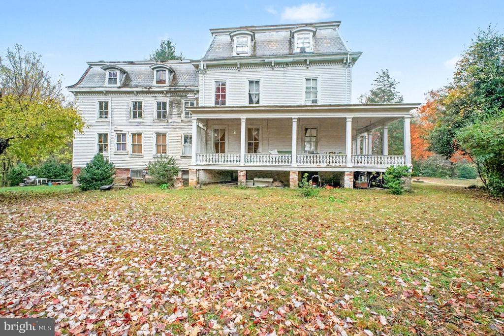 900 FICKLEN ROAD