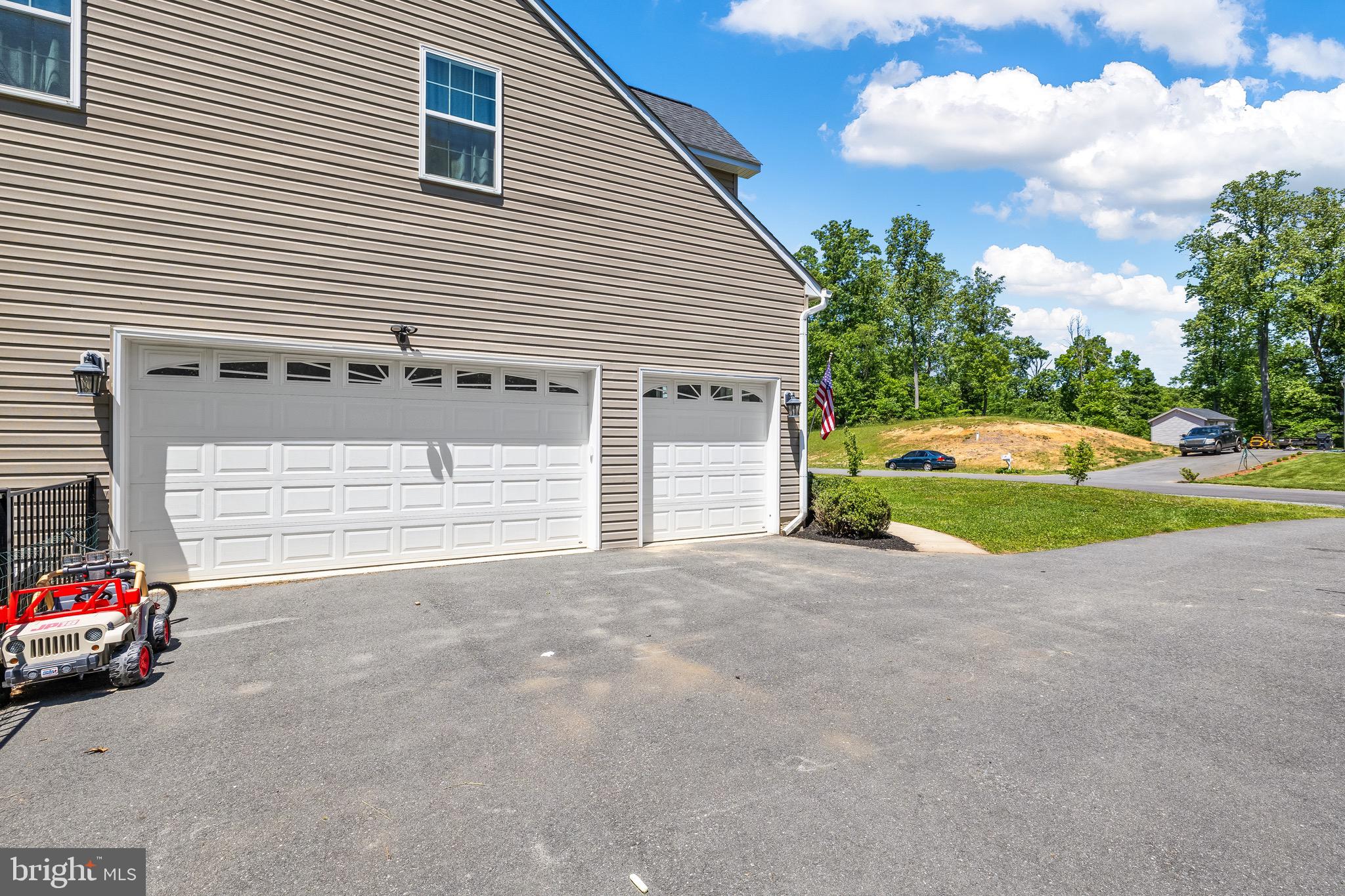 2225 CAMP GEARY LANE