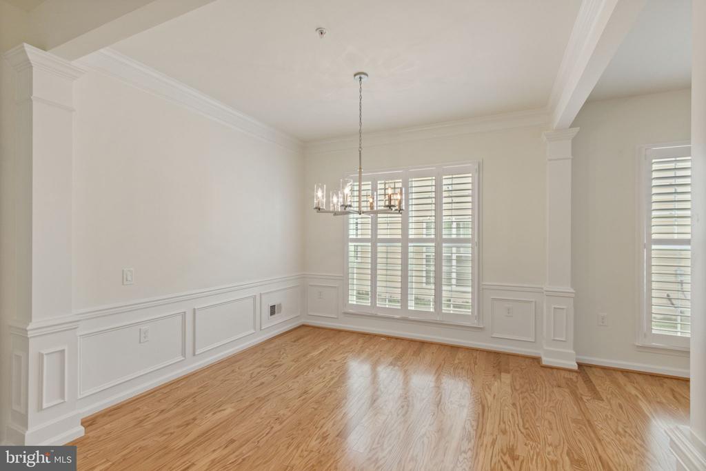 33 DENISON STREET