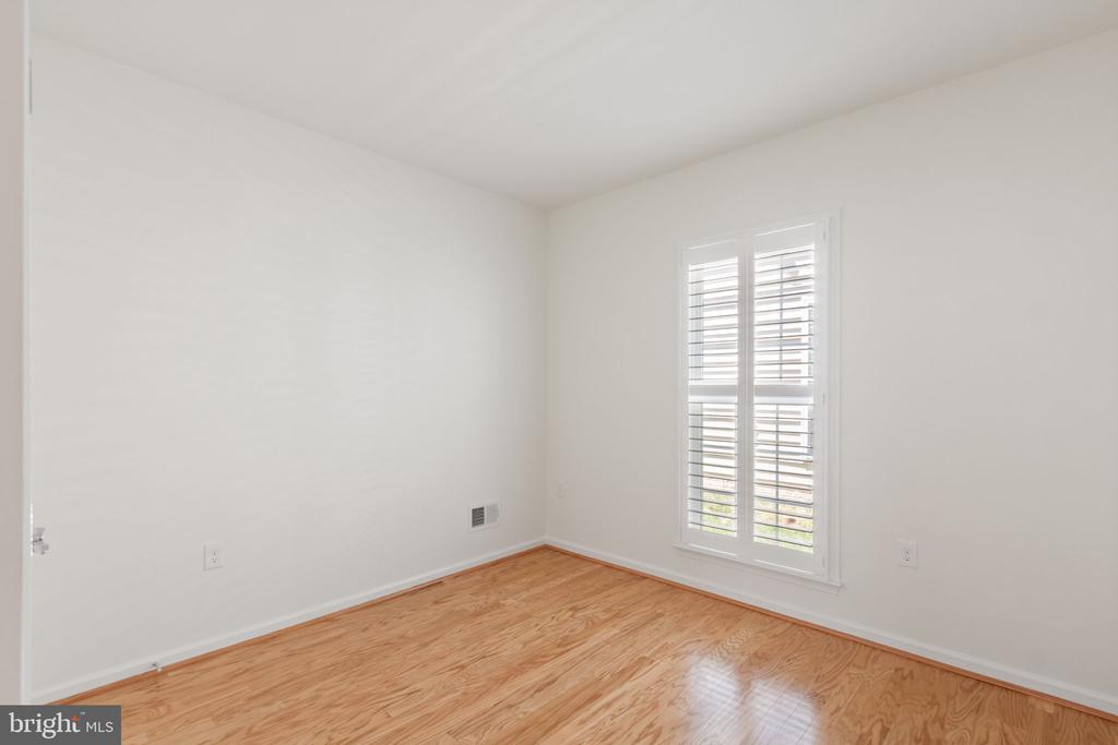 33 DENISON STREET