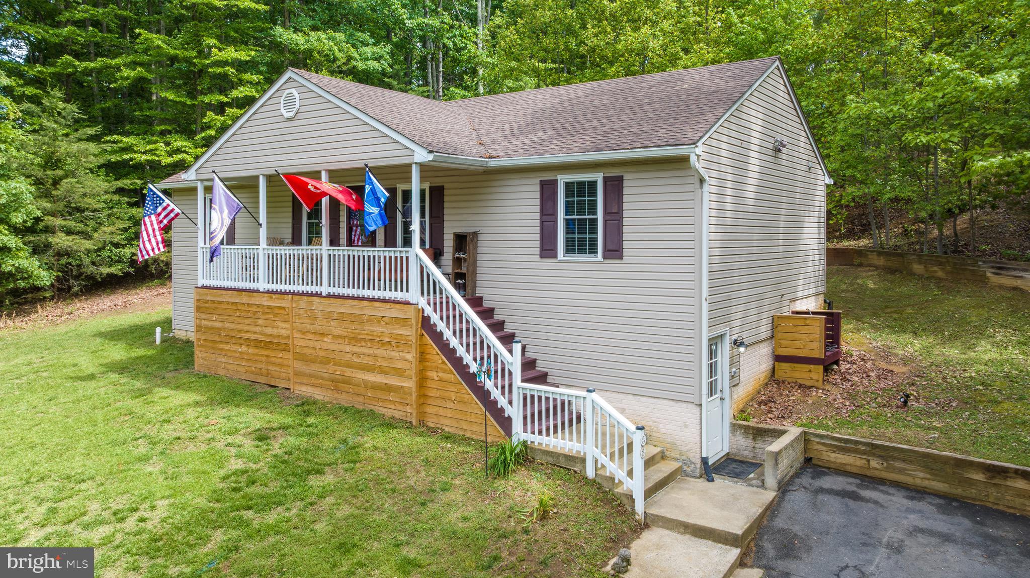 33 WILLIAM AND MARY LANE