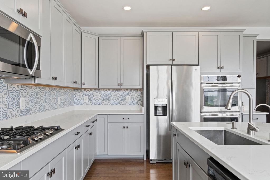 995 ASPEN ROAD