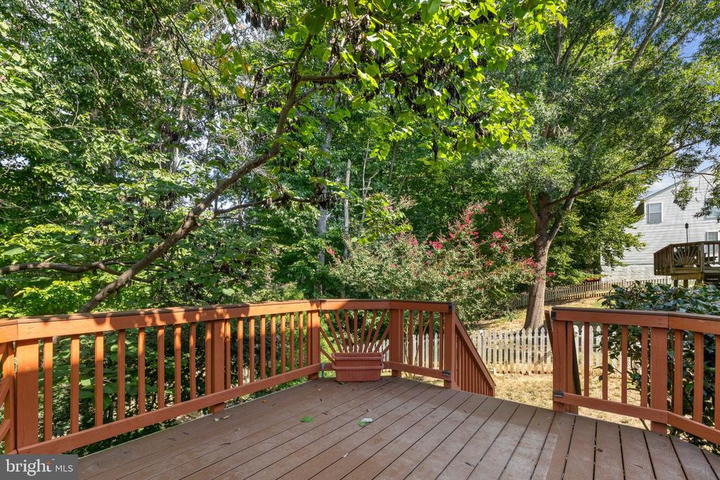 17 EMERALD DR,