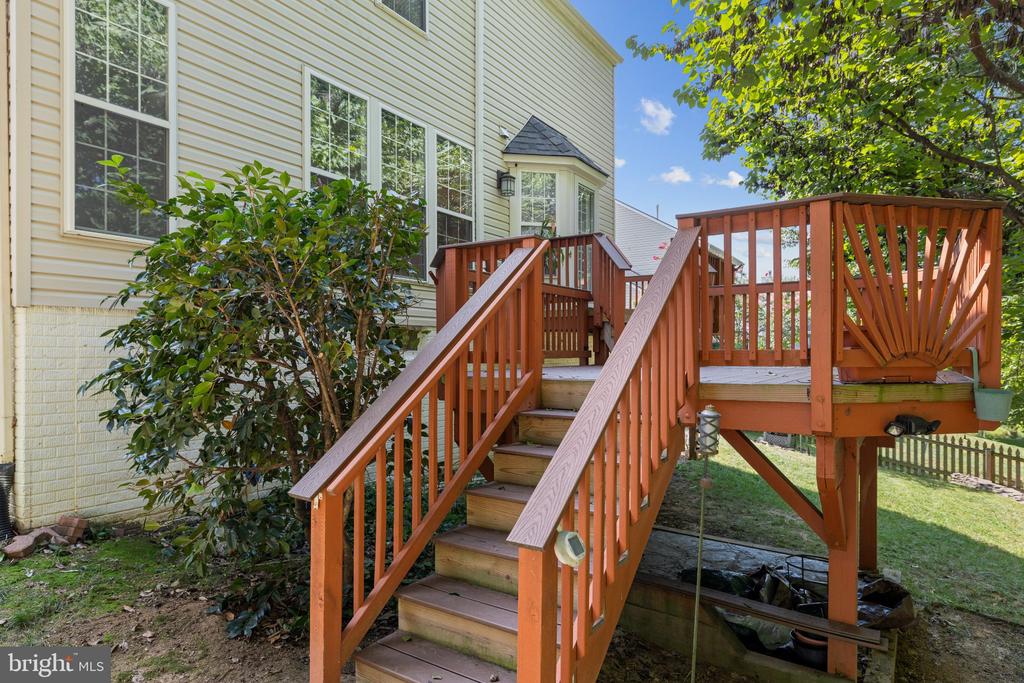 17 EMERALD DR,
