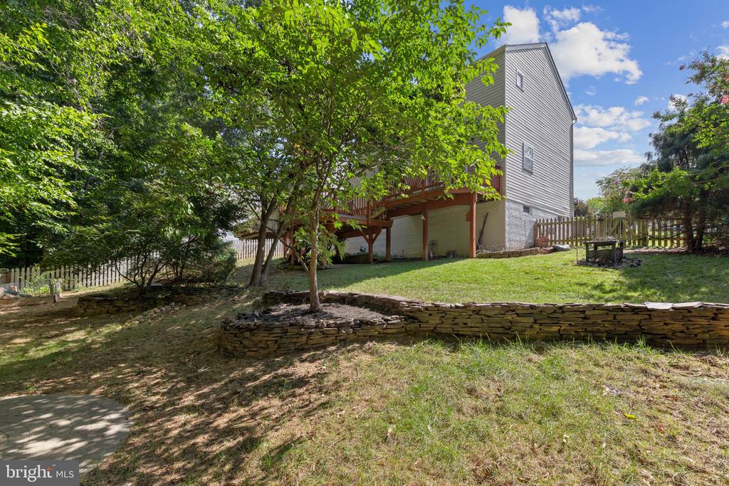 17 EMERALD DR,