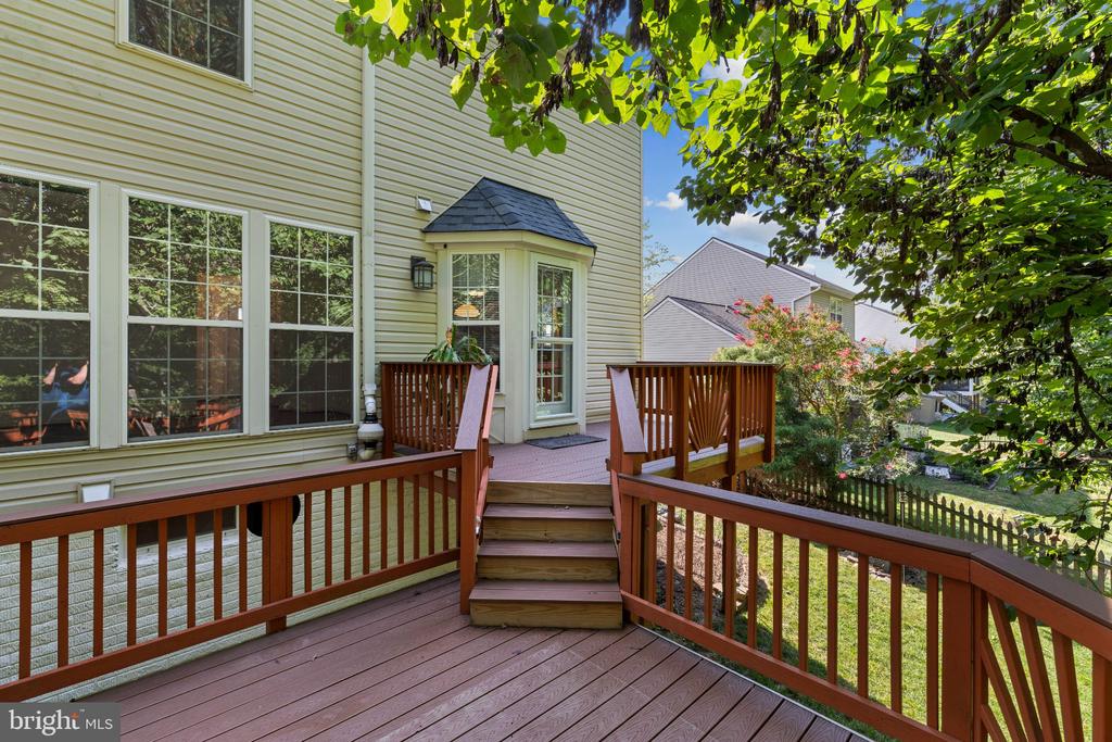 17 EMERALD DR,