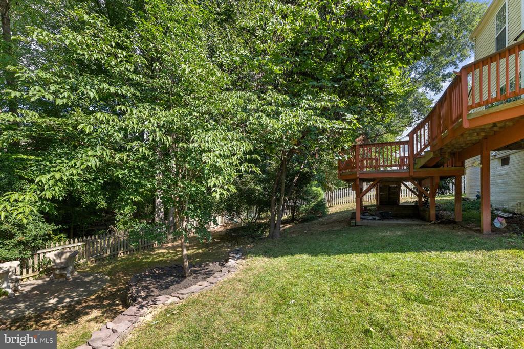 17 EMERALD DR,