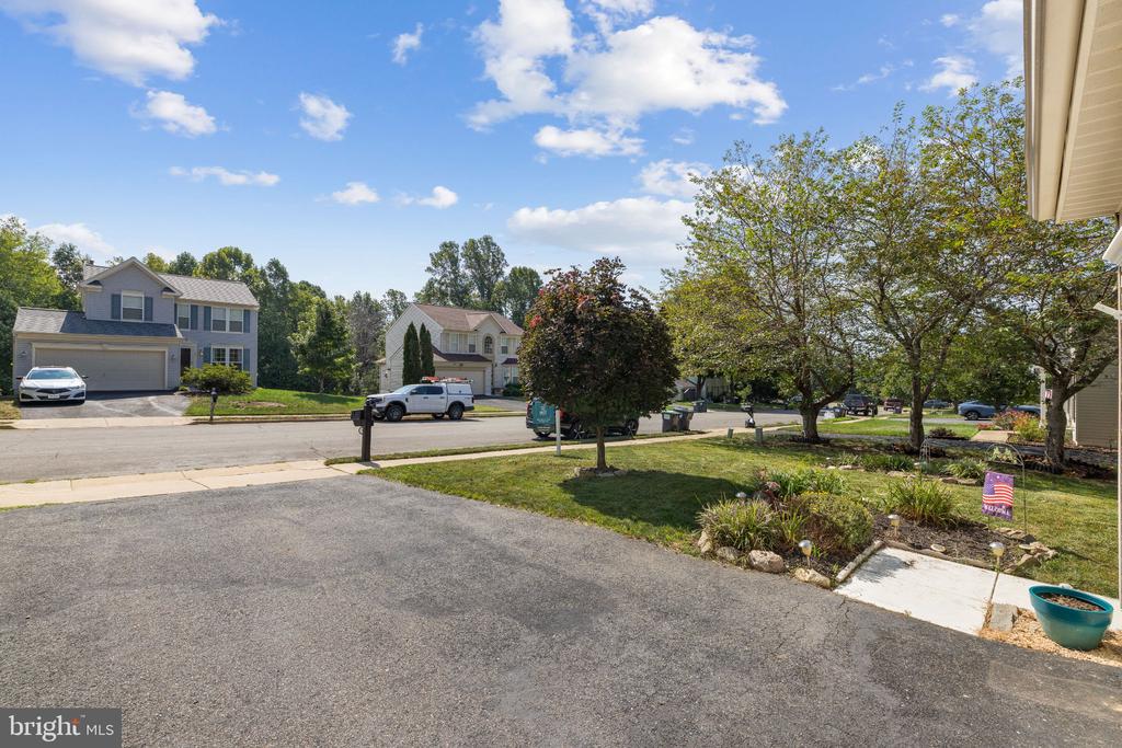 17 EMERALD DR,