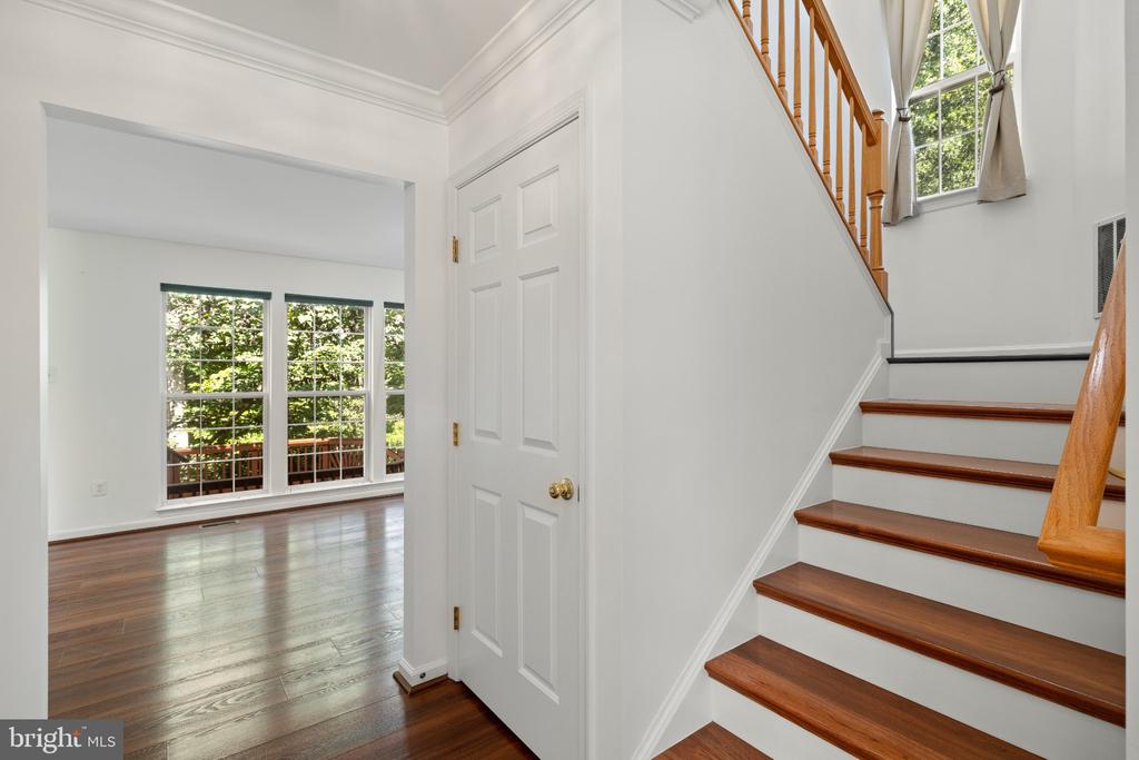 17 EMERALD DR,