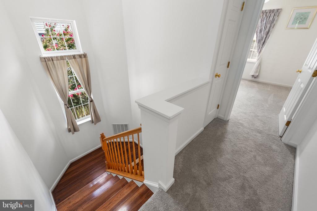 17 EMERALD DR,