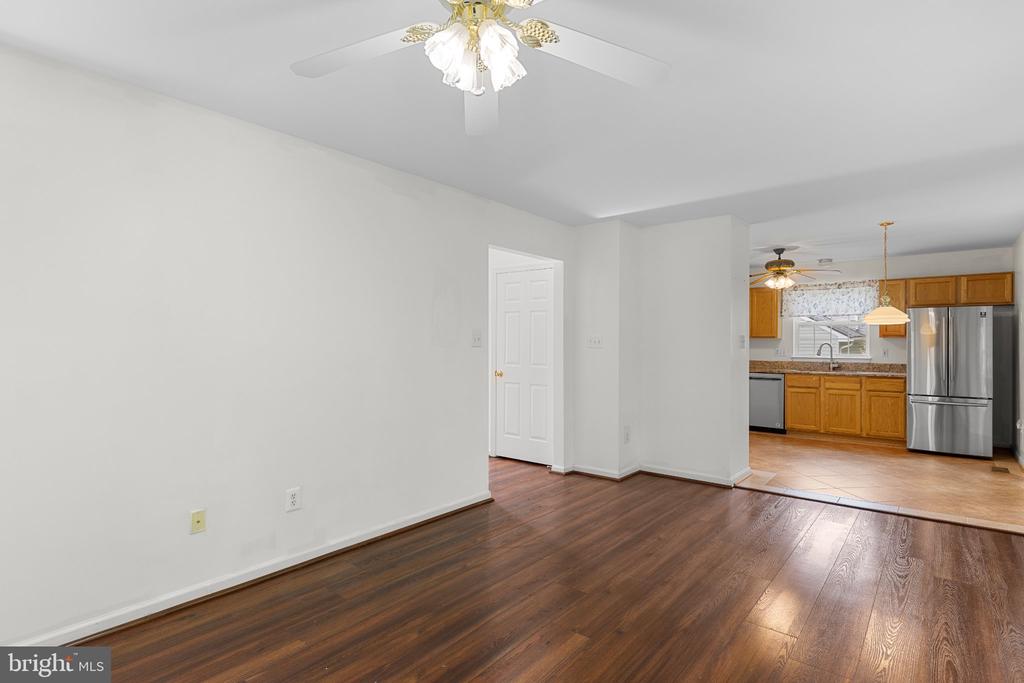 17 EMERALD DR,