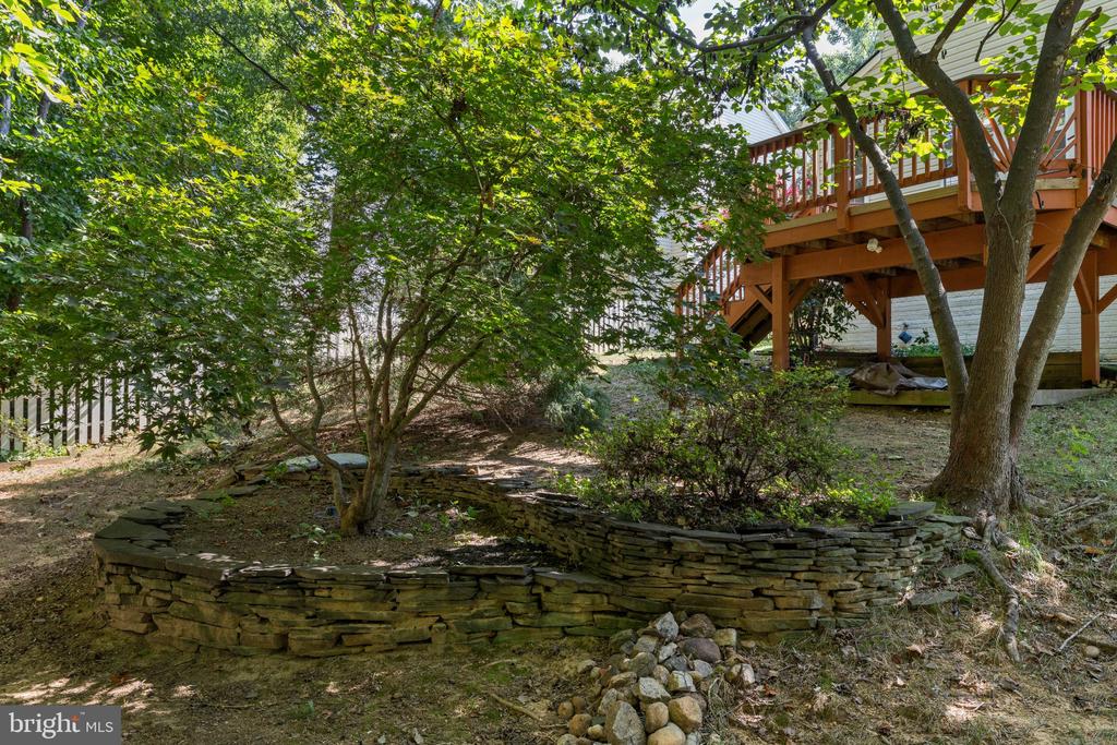 17 EMERALD DR,